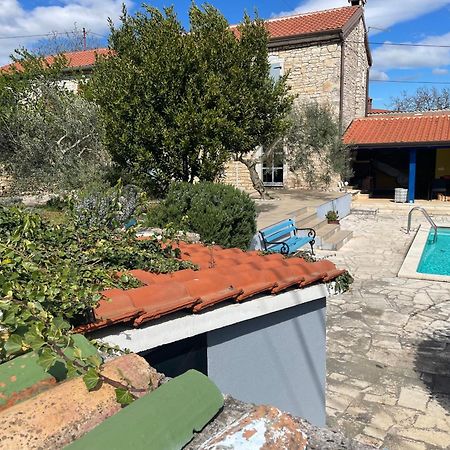 Holiday Home Ava1 With Pool & Holiday Home Ava2 With Whirlpool Baderna Buitenkant foto