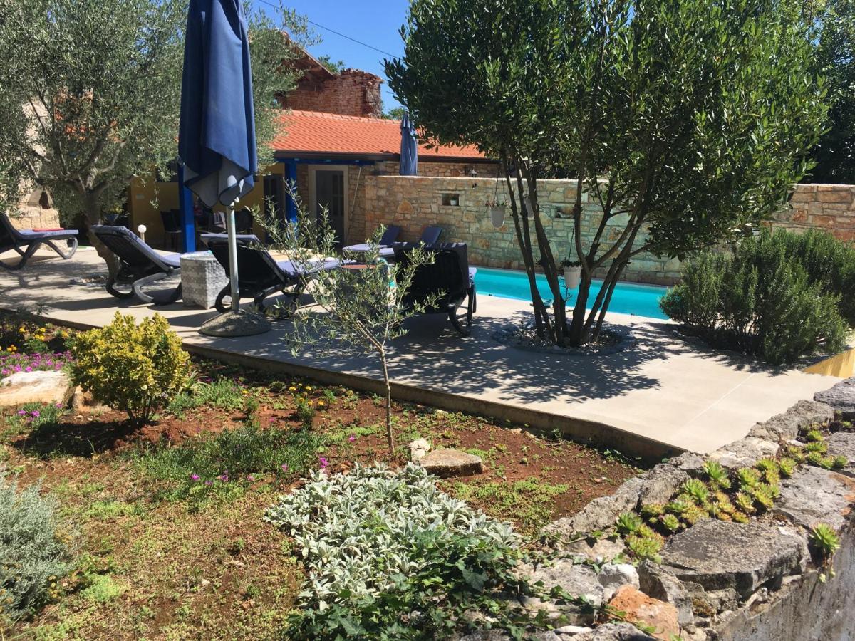 Holiday Home Ava1 With Pool & Holiday Home Ava2 With Whirlpool Baderna Buitenkant foto